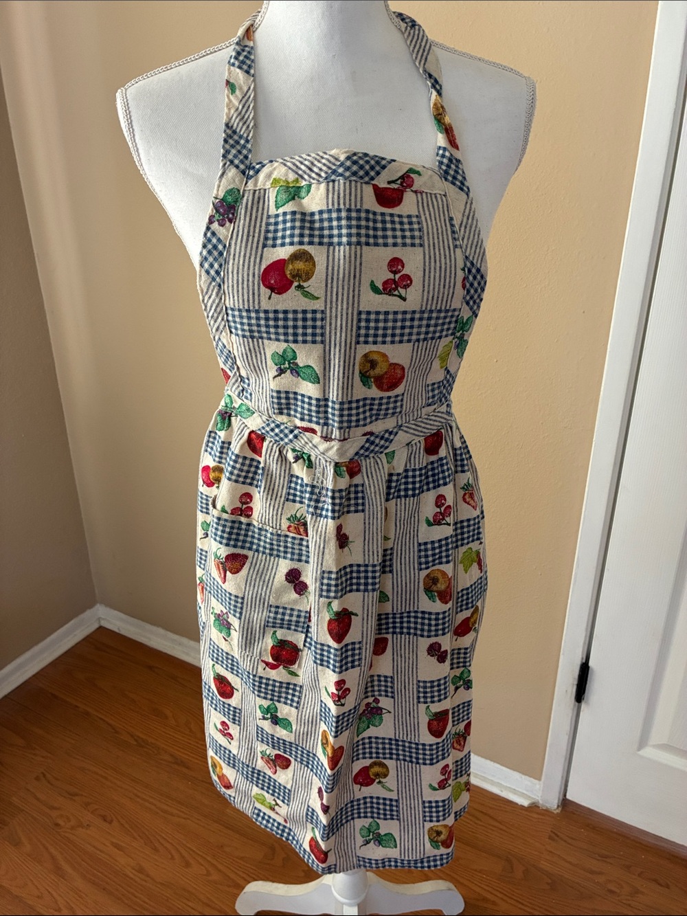 Vintage apron novelty cherry strawberry fruit print USA